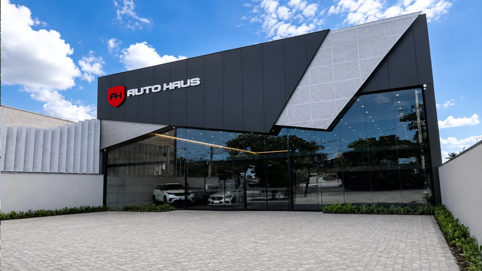 Auto Haus — Fachada